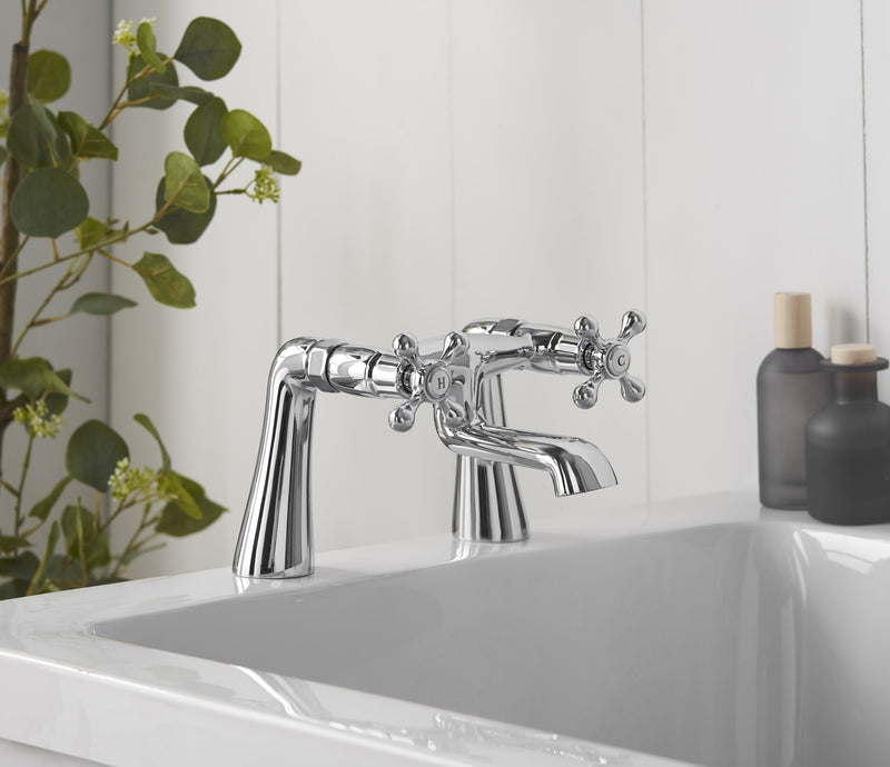 Tudor Pillar Mounted Bath Filler