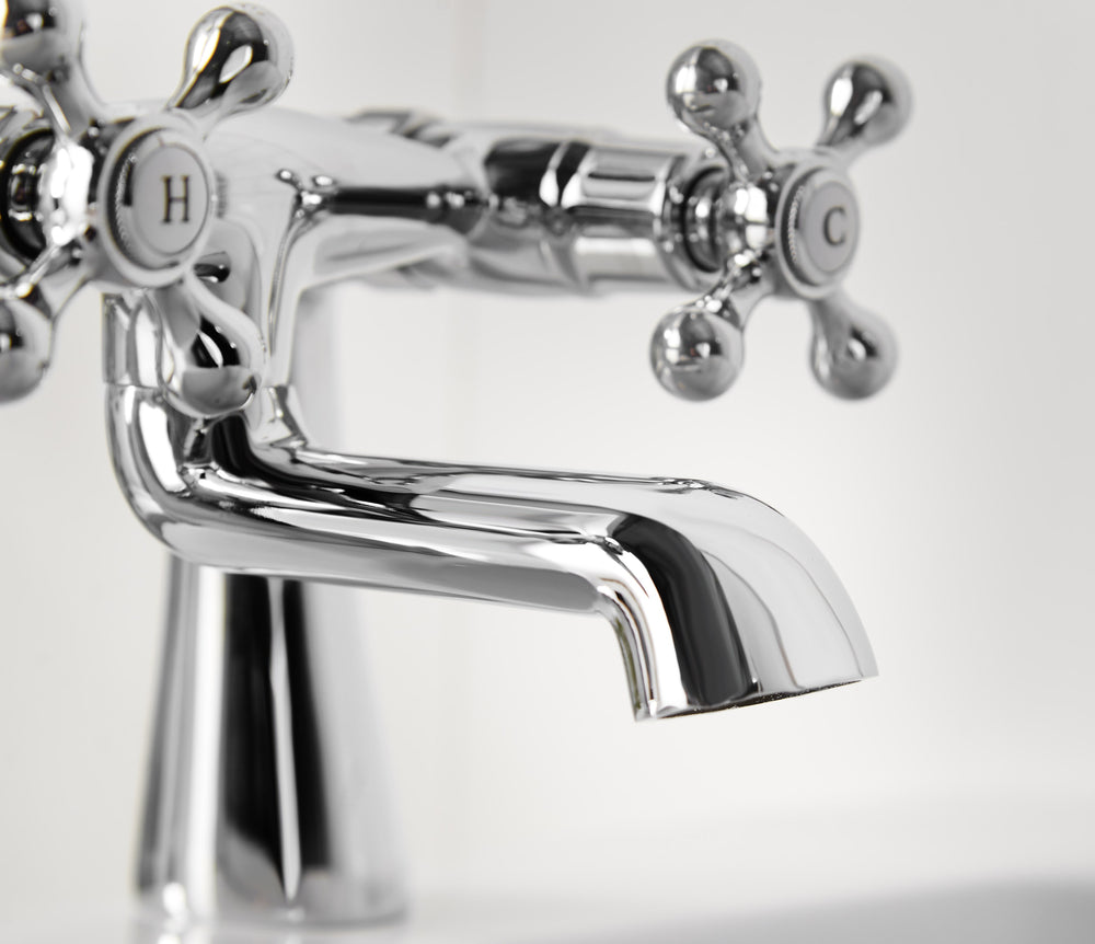 Tudor Pillar Mounted Bath Filler