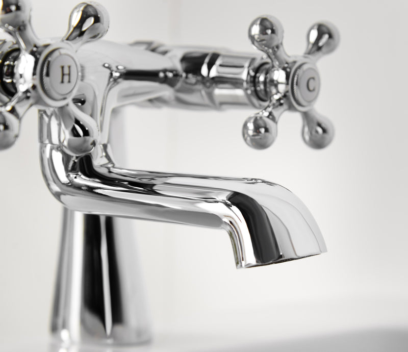 Tudor Pillar Mounted Bath Filler